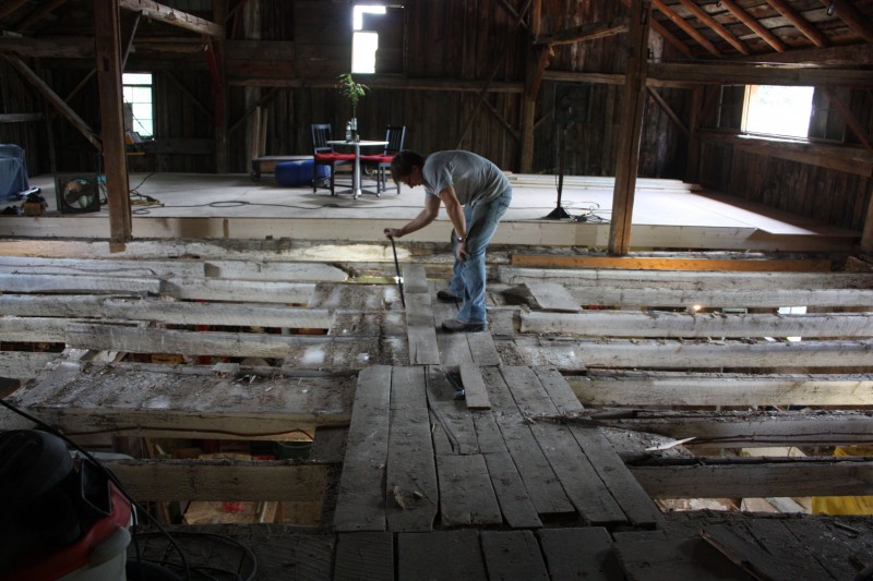2-Pulling-barnboards